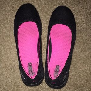 Skechers on the go black flats